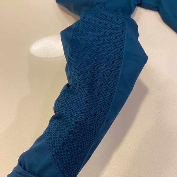 Fabletics Sync High Waisted 7/8 Leggings - Teal - Picture 6 of 8